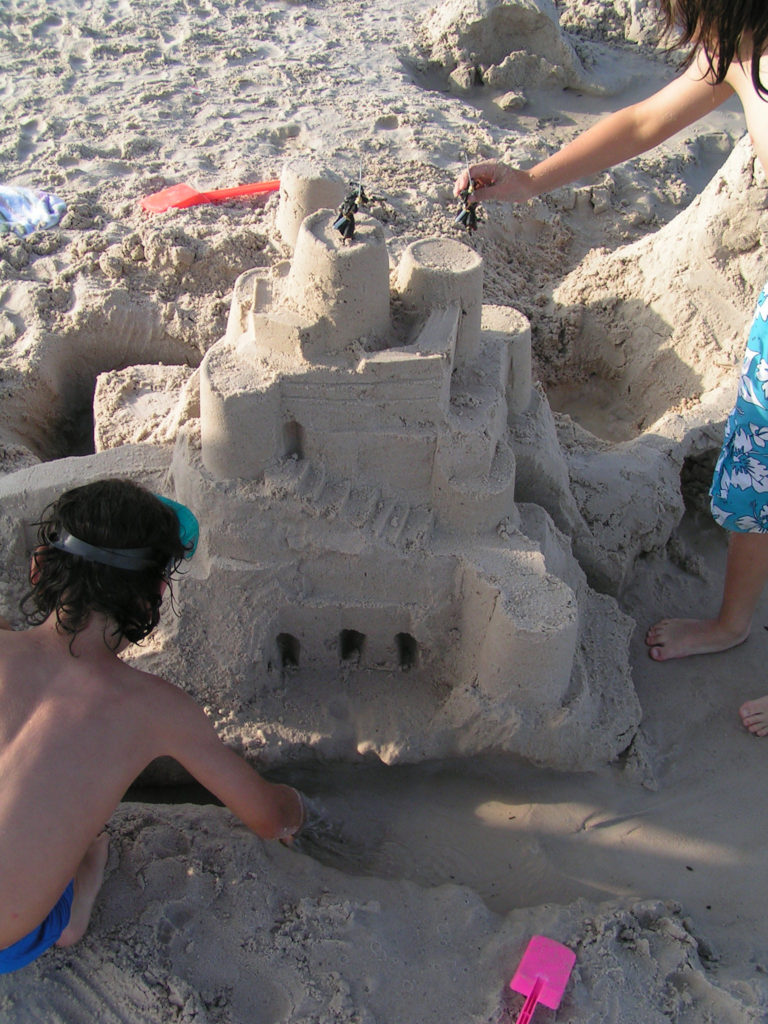 chateau de sable grands enfants